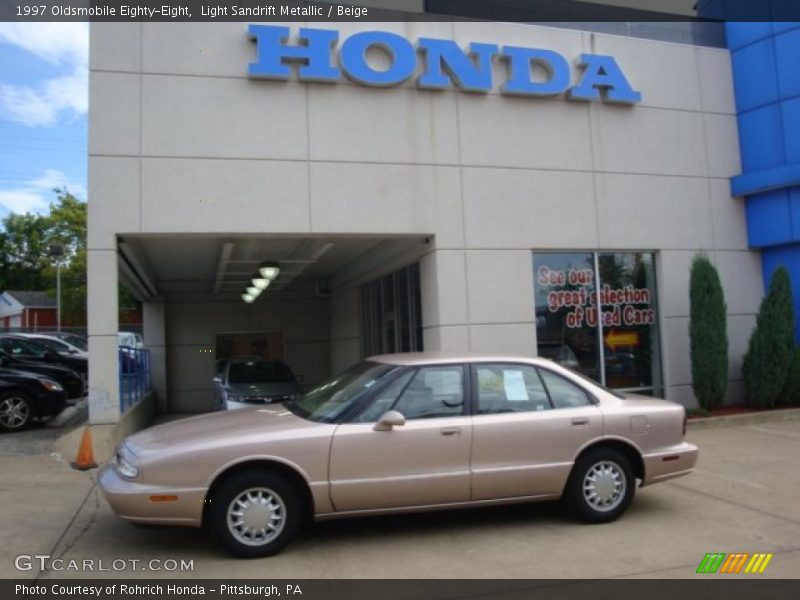 Light Sandrift Metallic / Beige 1997 Oldsmobile Eighty-Eight