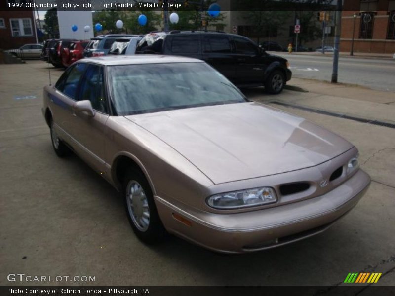 Light Sandrift Metallic / Beige 1997 Oldsmobile Eighty-Eight