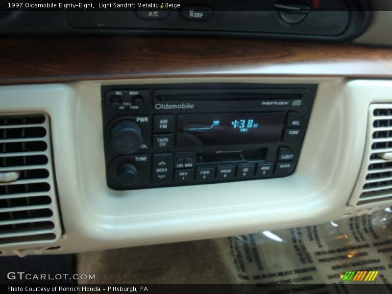 Light Sandrift Metallic / Beige 1997 Oldsmobile Eighty-Eight