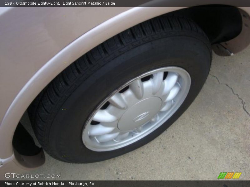Light Sandrift Metallic / Beige 1997 Oldsmobile Eighty-Eight