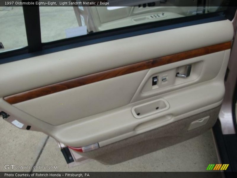 Light Sandrift Metallic / Beige 1997 Oldsmobile Eighty-Eight