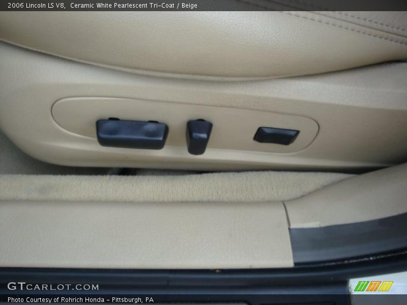 Ceramic White Pearlescent Tri-Coat / Beige 2006 Lincoln LS V8