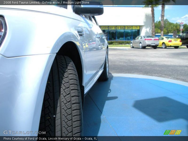 Oxford White / Medium Light Stone 2008 Ford Taurus Limited