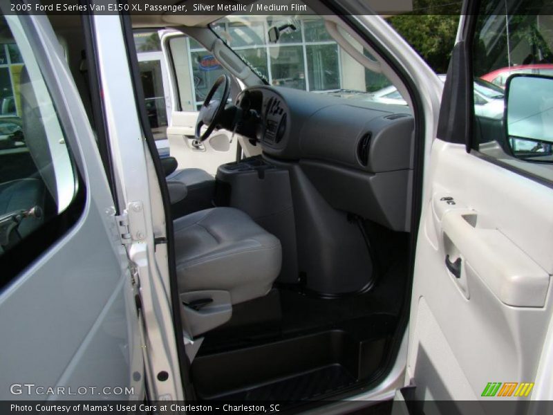 Silver Metallic / Medium Flint 2005 Ford E Series Van E150 XL Passenger
