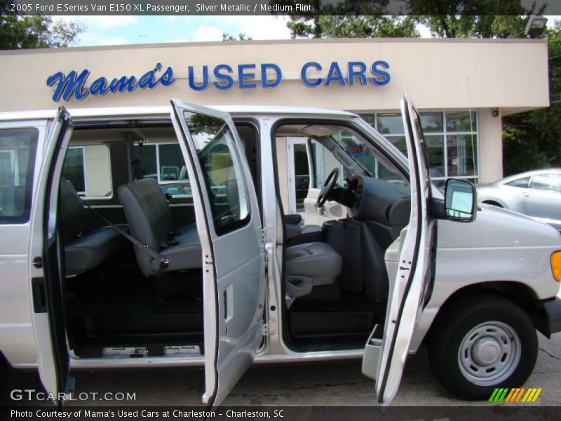 Silver Metallic / Medium Flint 2005 Ford E Series Van E150 XL Passenger