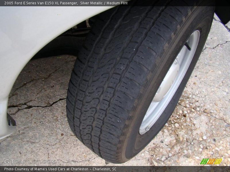 Silver Metallic / Medium Flint 2005 Ford E Series Van E150 XL Passenger