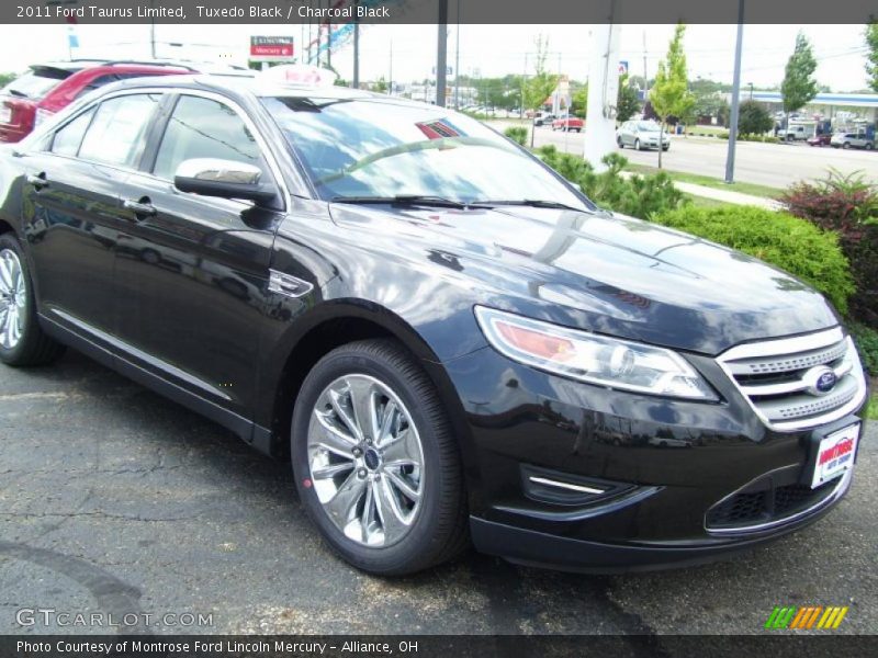 Tuxedo Black / Charcoal Black 2011 Ford Taurus Limited
