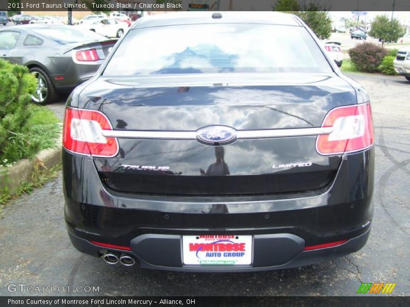 Tuxedo Black / Charcoal Black 2011 Ford Taurus Limited