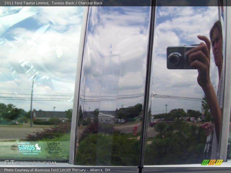 Tuxedo Black / Charcoal Black 2011 Ford Taurus Limited