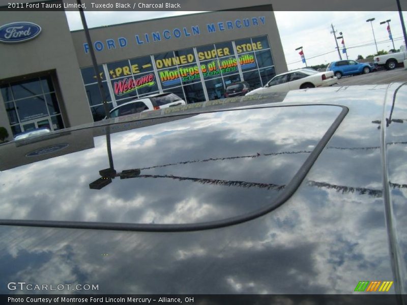 Tuxedo Black / Charcoal Black 2011 Ford Taurus Limited