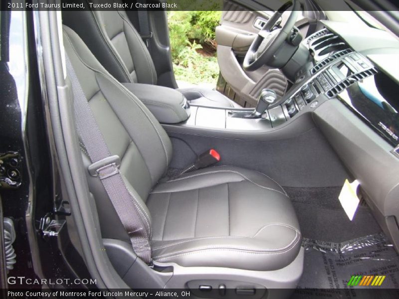Tuxedo Black / Charcoal Black 2011 Ford Taurus Limited