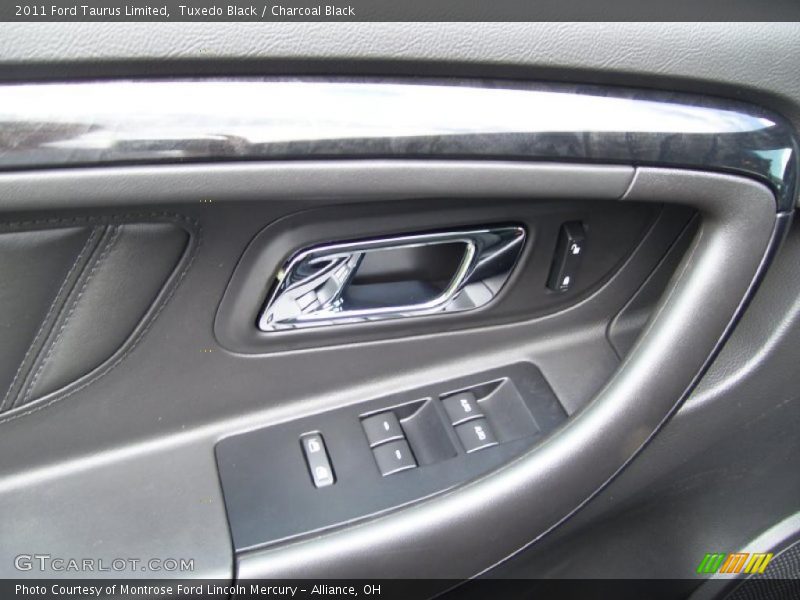 Tuxedo Black / Charcoal Black 2011 Ford Taurus Limited