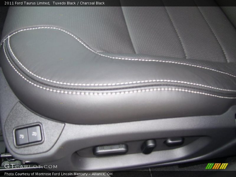 Tuxedo Black / Charcoal Black 2011 Ford Taurus Limited