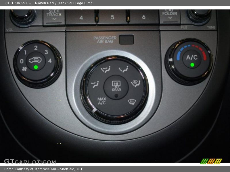 Molten Red / Black Soul Logo Cloth 2011 Kia Soul +
