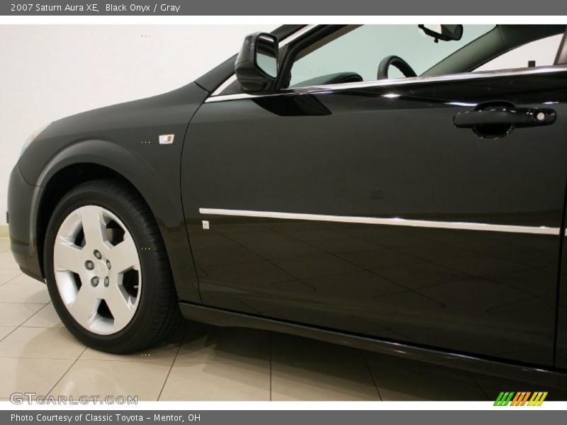 Black Onyx / Gray 2007 Saturn Aura XE