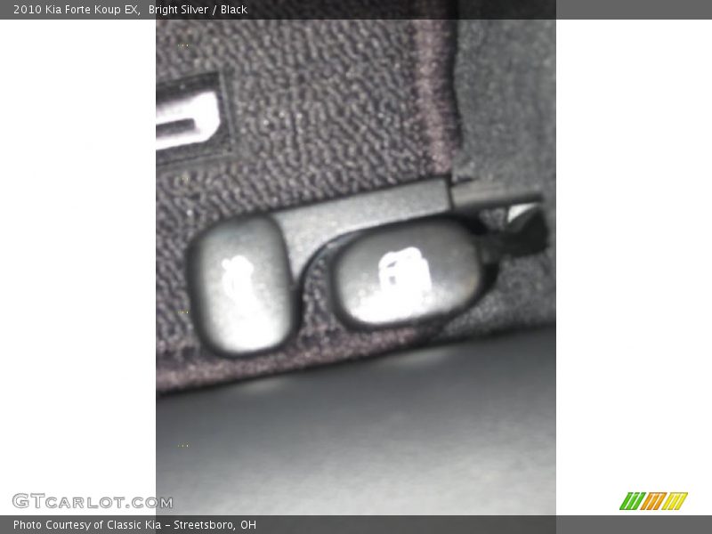 Bright Silver / Black 2010 Kia Forte Koup EX