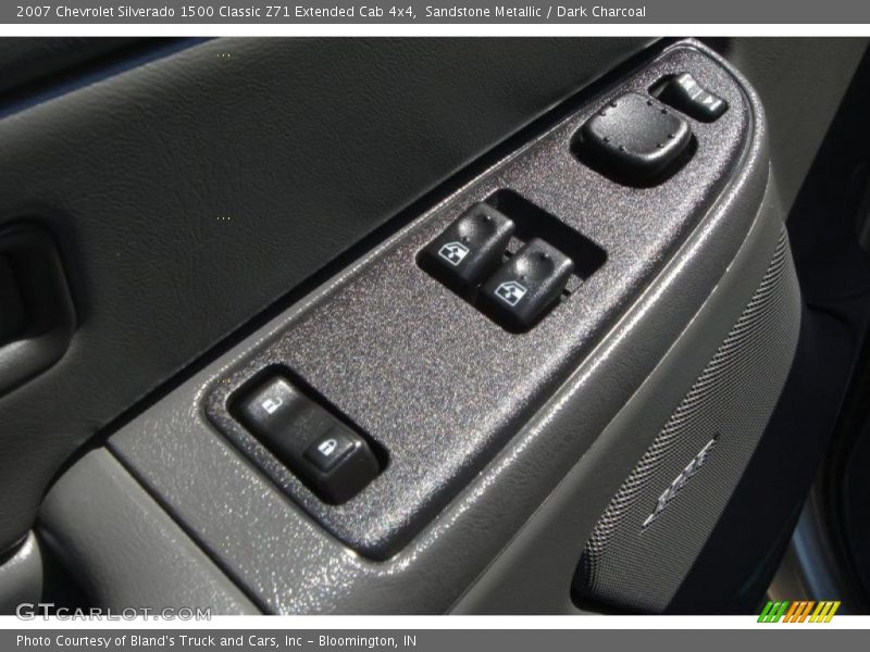 Sandstone Metallic / Dark Charcoal 2007 Chevrolet Silverado 1500 Classic Z71 Extended Cab 4x4