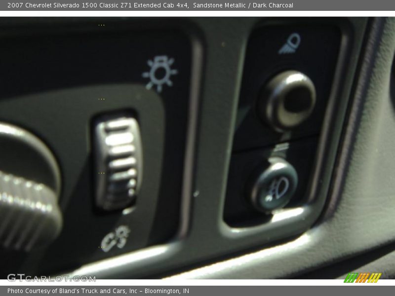 Sandstone Metallic / Dark Charcoal 2007 Chevrolet Silverado 1500 Classic Z71 Extended Cab 4x4