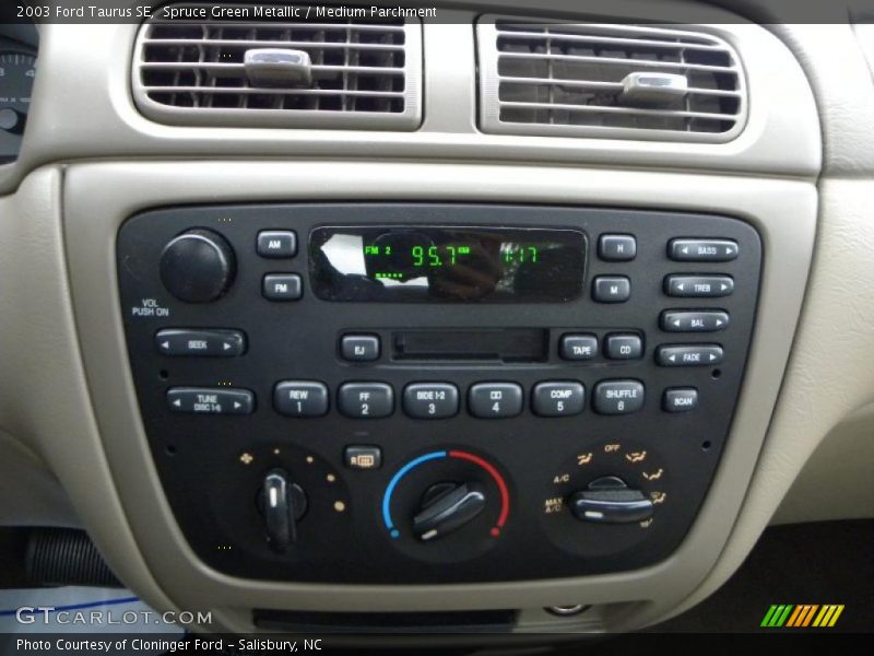 Spruce Green Metallic / Medium Parchment 2003 Ford Taurus SE