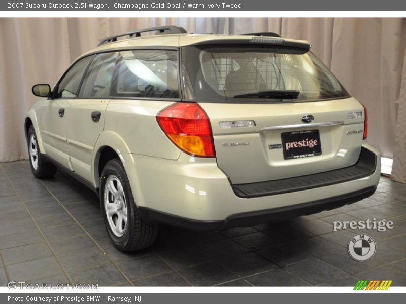 Champagne Gold Opal / Warm Ivory Tweed 2007 Subaru Outback 2.5i Wagon