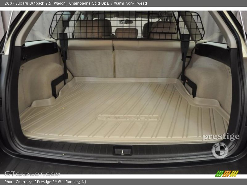 Champagne Gold Opal / Warm Ivory Tweed 2007 Subaru Outback 2.5i Wagon