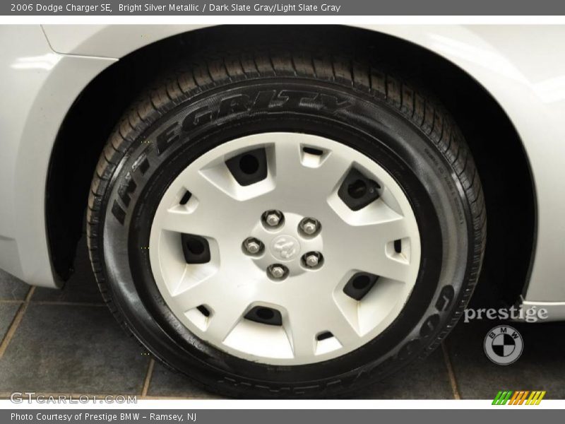 Bright Silver Metallic / Dark Slate Gray/Light Slate Gray 2006 Dodge Charger SE