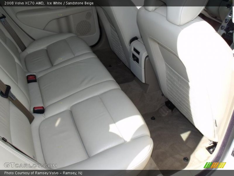 Ice White / Sandstone Beige 2008 Volvo XC70 AWD