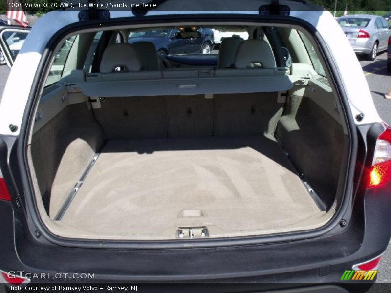 Ice White / Sandstone Beige 2008 Volvo XC70 AWD