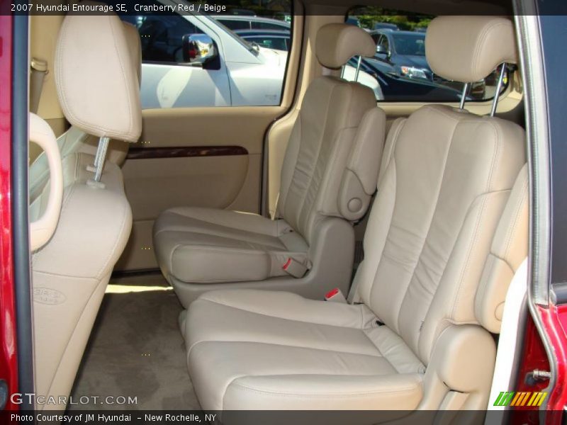 Cranberry Red / Beige 2007 Hyundai Entourage SE