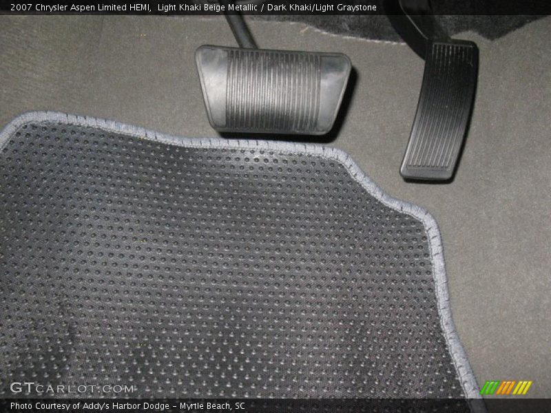 Light Khaki Beige Metallic / Dark Khaki/Light Graystone 2007 Chrysler Aspen Limited HEMI