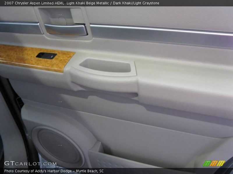 Light Khaki Beige Metallic / Dark Khaki/Light Graystone 2007 Chrysler Aspen Limited HEMI