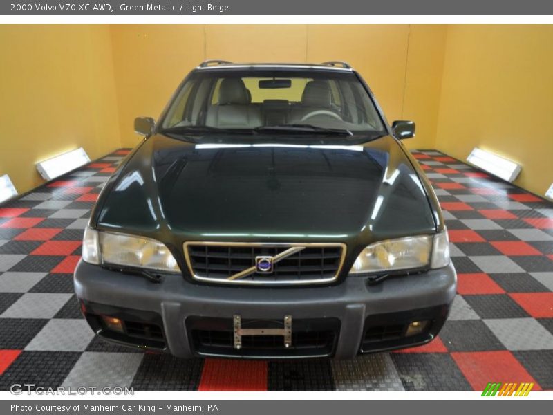 Green Metallic / Light Beige 2000 Volvo V70 XC AWD