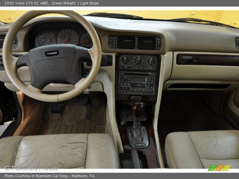 Green Metallic / Light Beige 2000 Volvo V70 XC AWD