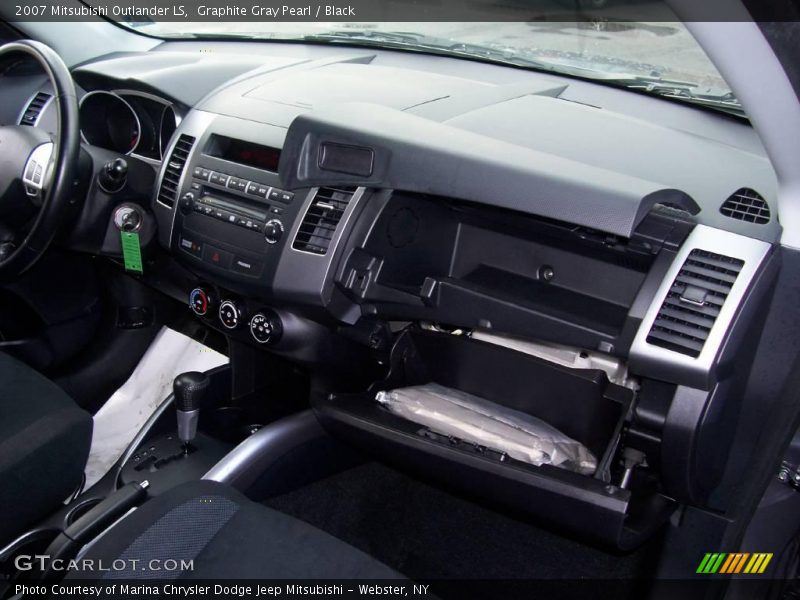 Graphite Gray Pearl / Black 2007 Mitsubishi Outlander LS