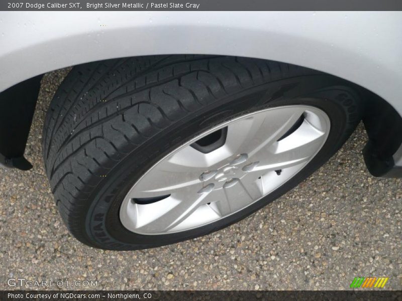 Bright Silver Metallic / Pastel Slate Gray 2007 Dodge Caliber SXT