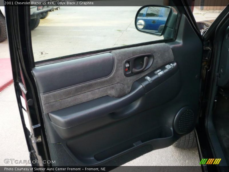 Onyx Black / Graphite 2001 Chevrolet Blazer LS 4x4