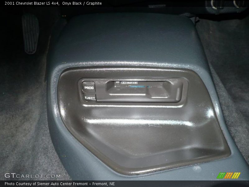 Onyx Black / Graphite 2001 Chevrolet Blazer LS 4x4