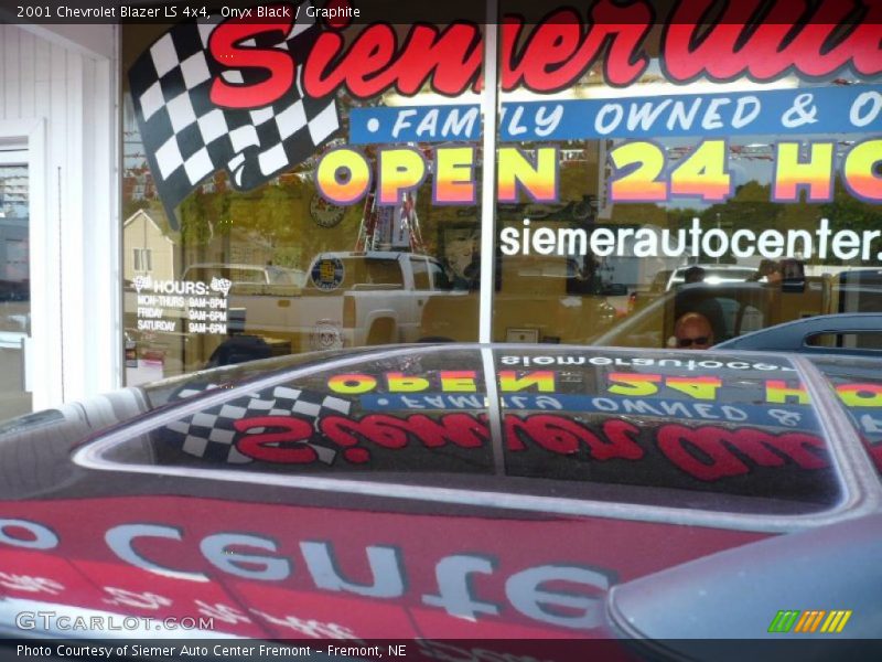 Onyx Black / Graphite 2001 Chevrolet Blazer LS 4x4