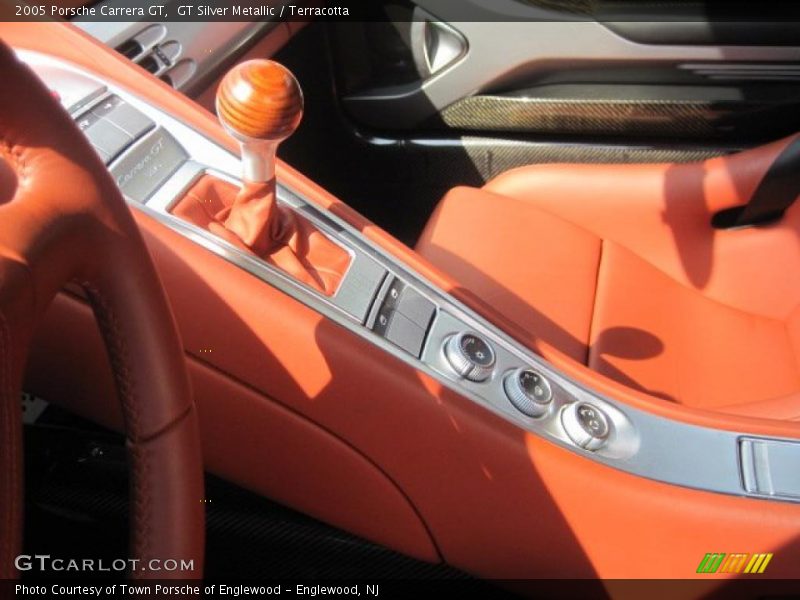 GT Silver Metallic / Terracotta 2005 Porsche Carrera GT