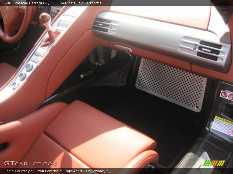 GT Silver Metallic / Terracotta 2005 Porsche Carrera GT