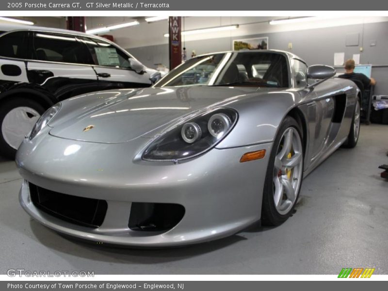 GT Silver Metallic / Terracotta 2005 Porsche Carrera GT