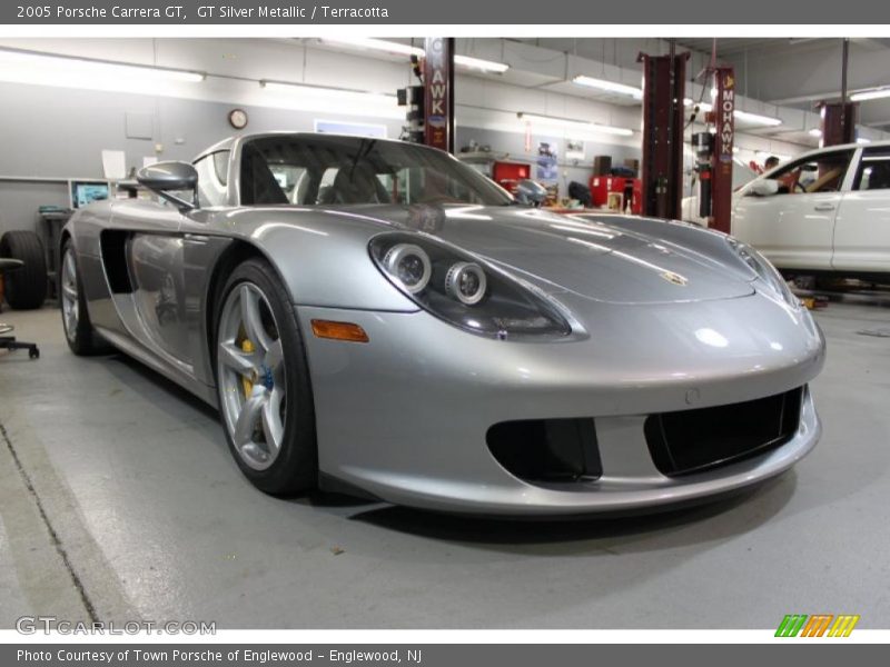 GT Silver Metallic / Terracotta 2005 Porsche Carrera GT