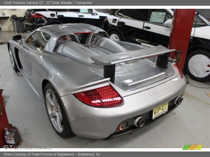 GT Silver Metallic / Terracotta 2005 Porsche Carrera GT