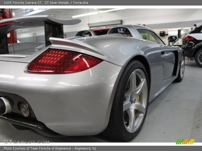 GT Silver Metallic / Terracotta 2005 Porsche Carrera GT