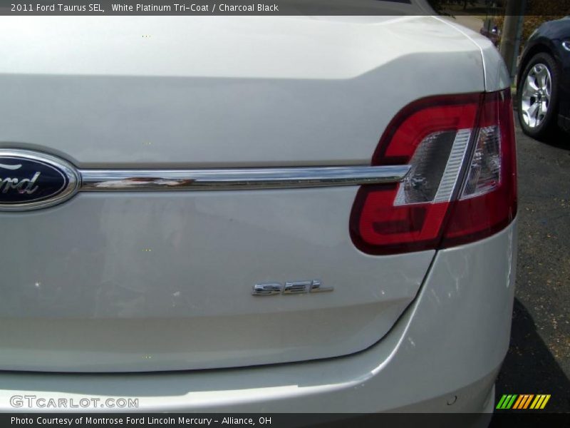 White Platinum Tri-Coat / Charcoal Black 2011 Ford Taurus SEL