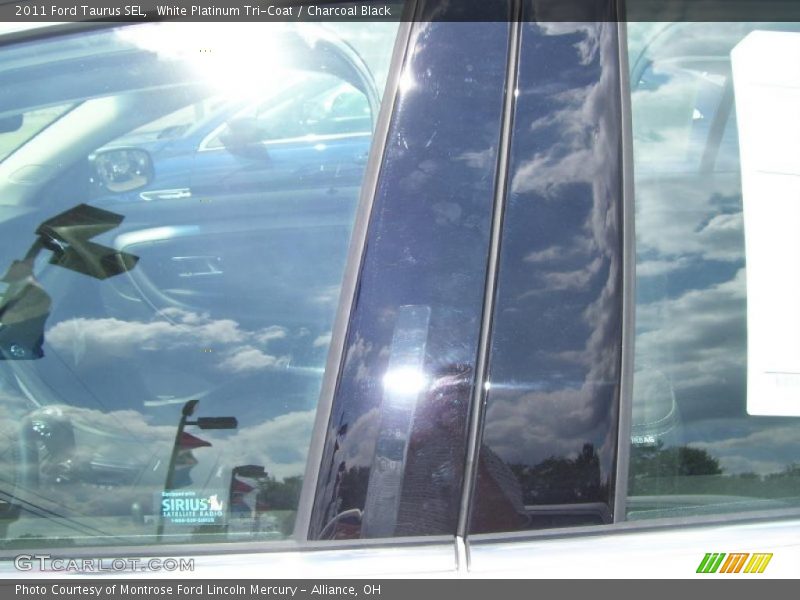 White Platinum Tri-Coat / Charcoal Black 2011 Ford Taurus SEL