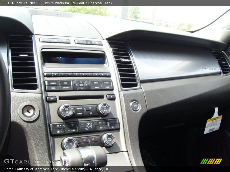 White Platinum Tri-Coat / Charcoal Black 2011 Ford Taurus SEL