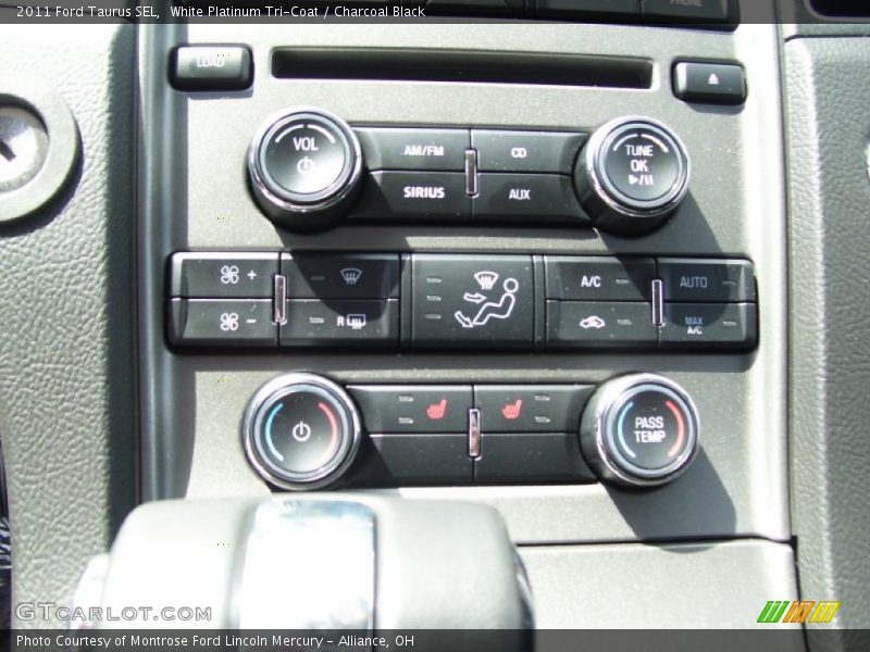 White Platinum Tri-Coat / Charcoal Black 2011 Ford Taurus SEL