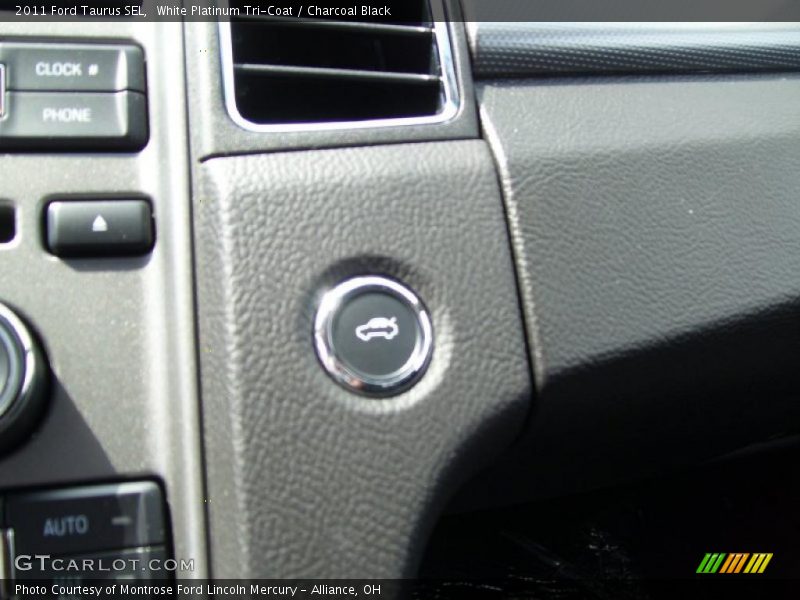 White Platinum Tri-Coat / Charcoal Black 2011 Ford Taurus SEL