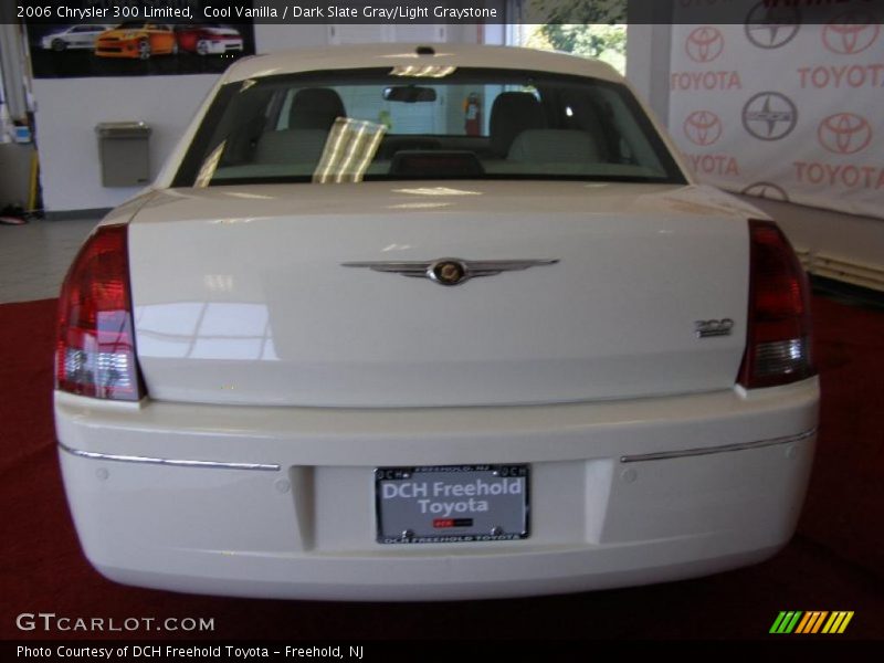 Cool Vanilla / Dark Slate Gray/Light Graystone 2006 Chrysler 300 Limited